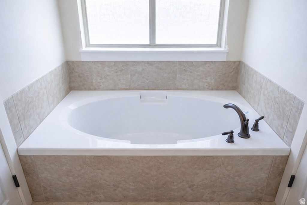 Image 27 of property listing at 15866 S MERCER CV, Draper, UT 84020