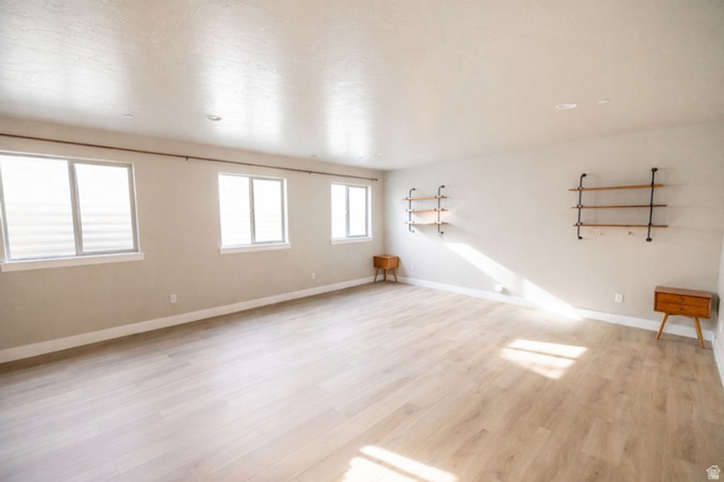 Image 31 of property listing at 15866 S MERCER CV, Draper, UT 84020