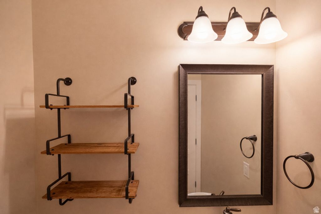 Image 6 of property listing at 15866 S MERCER CV, Draper, UT 84020