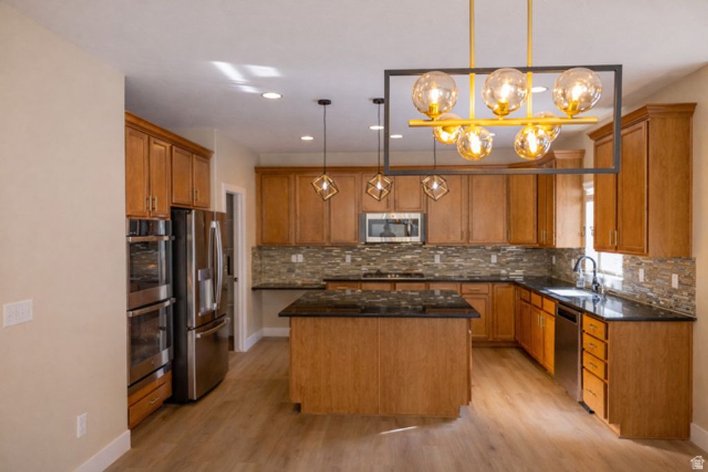 Image 8 of property listing at 15866 S MERCER CV, Draper, UT 84020