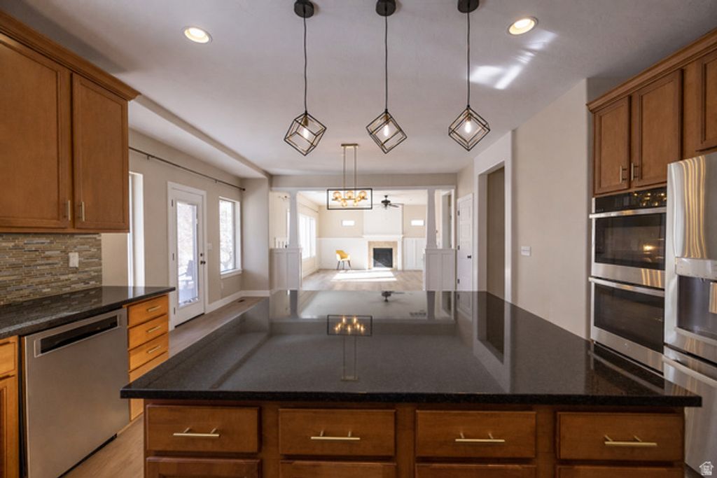 Image 10 of property listing at 15866 S MERCER CV, Draper, UT 84020