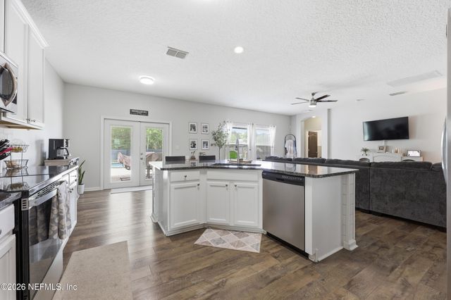 2532 CRESTDALE Court, Middleburg, FL 32068