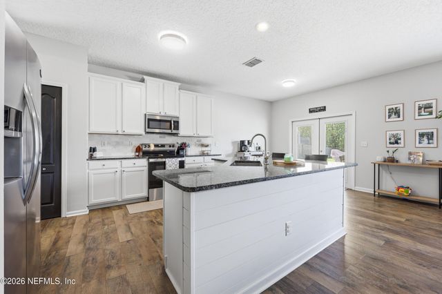 2532 CRESTDALE Court, Middleburg, FL 32068