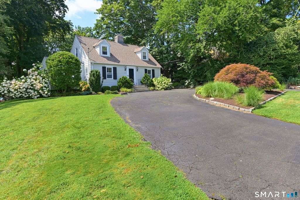 1923 Huntington Turnpike, Trumbull, CT 06611