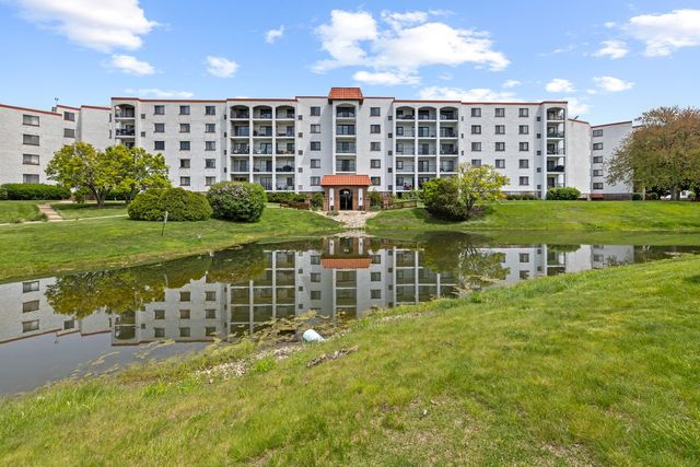 375 PLUM CREEK Drive 412, Wheeling, IL 60090