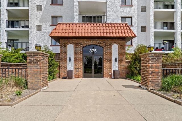375 PLUM CREEK Drive 412, Wheeling, IL 60090