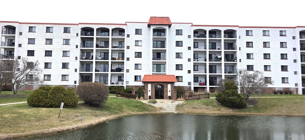 375 PLUM CREEK Drive 412, Wheeling, IL 60090