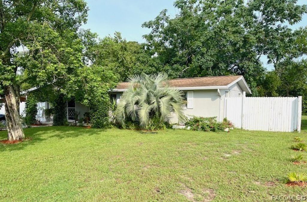 28 S Davis Street, Beverly Hills, FL 34465