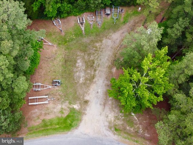 662 N GLEBE RD, Montross, VA 22520