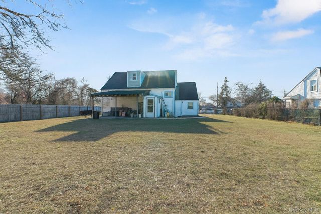 9 Farragut Avenue, Bay Shore, NY 11706