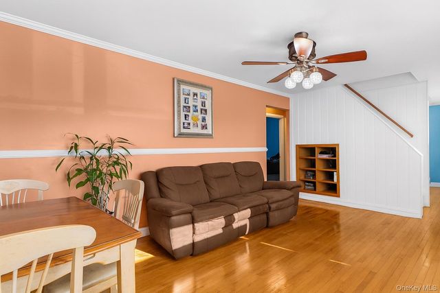 9 Farragut Avenue, Bay Shore, NY 11706