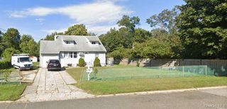 9 Farragut Avenue, Bay Shore, NY 11706