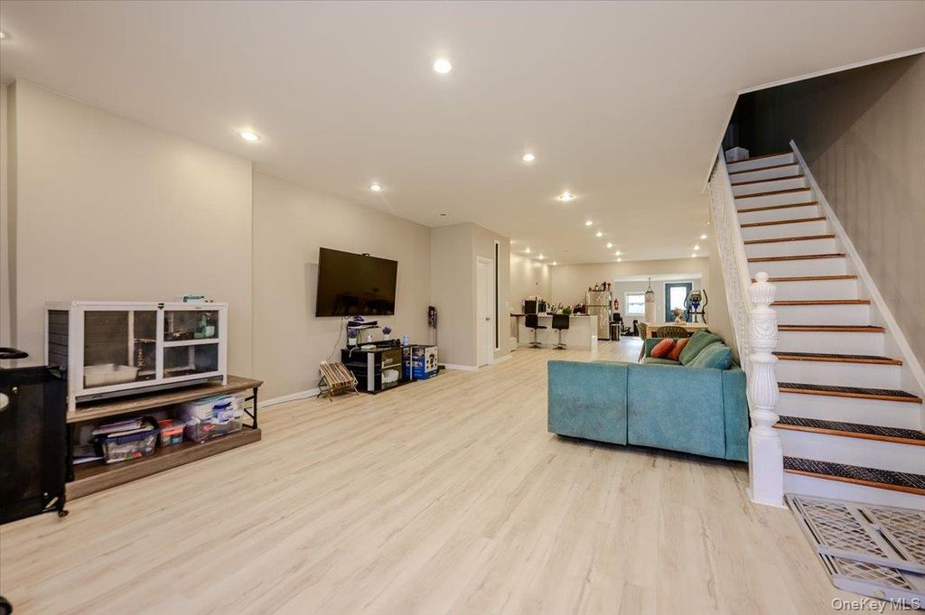 1321 Balcom Avenue 1, Bronx, NY 10461 — photo 3