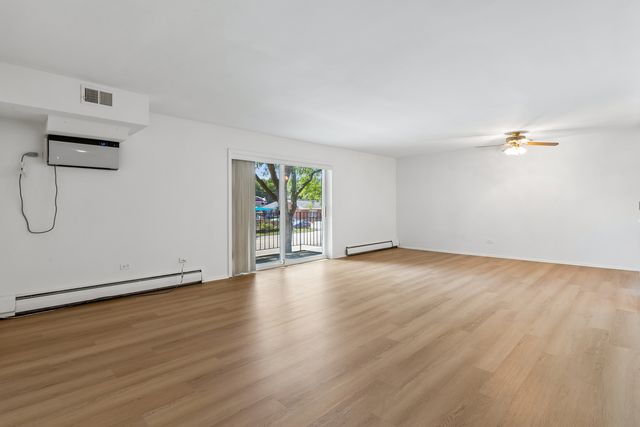 2424 E Oakton Street 2L, Arlington Heights, IL 60004