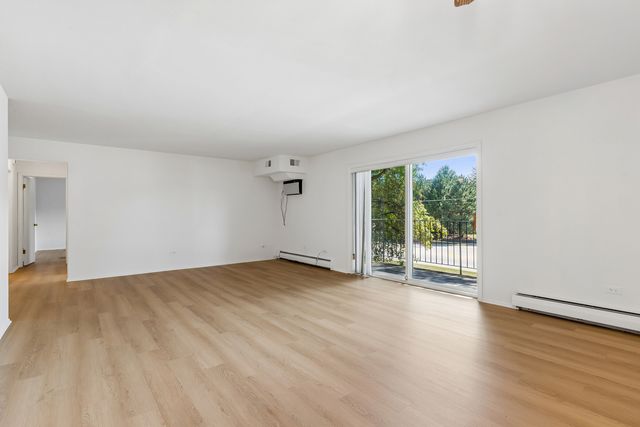 2424 E Oakton Street 2L, Arlington Heights, IL 60004