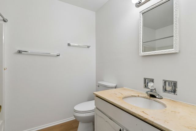 2424 E Oakton Street 2L, Arlington Heights, IL 60004