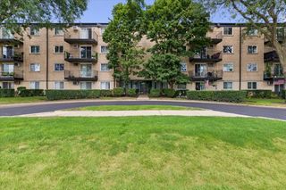 2424 E Oakton Street 2L, Arlington Heights, IL 60004
