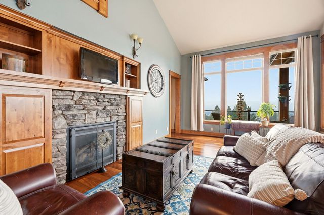 8924 E Courtview Ln, Spokane, WA 99217