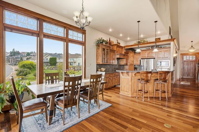 8924 E Courtview Ln, Spokane, WA 99217