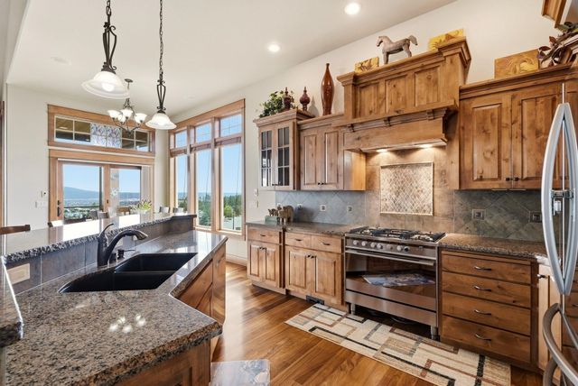 8924 E Courtview Ln, Spokane, WA 99217