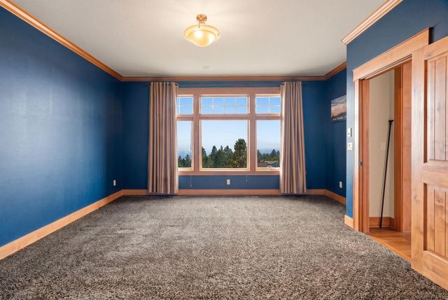 8924 E Courtview Ln, Spokane, WA 99217