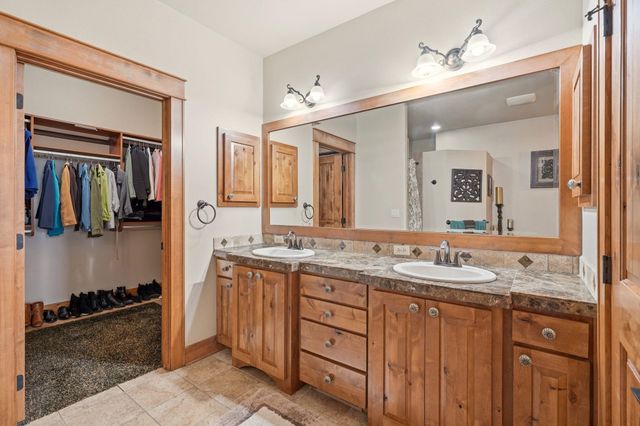 8924 E Courtview Ln, Spokane, WA 99217