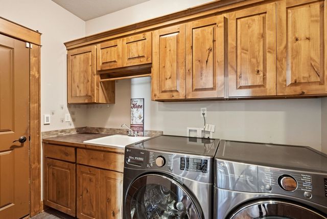 8924 E Courtview Ln, Spokane, WA 99217
