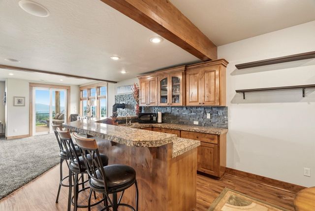 8924 E Courtview Ln, Spokane, WA 99217