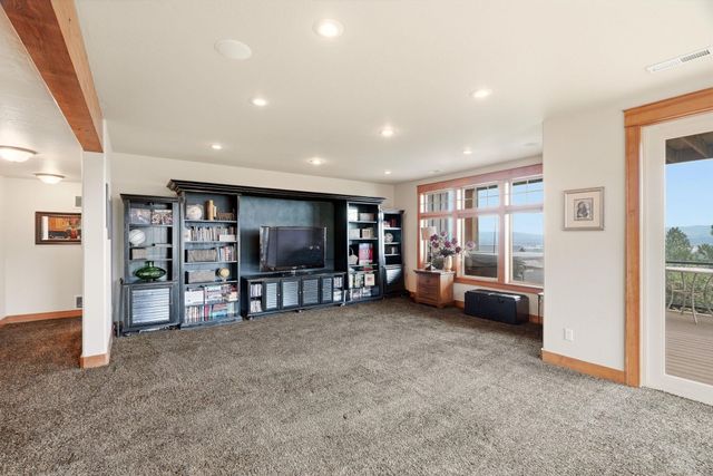 8924 E Courtview Ln, Spokane, WA 99217