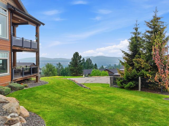 8924 E Courtview Ln, Spokane, WA 99217