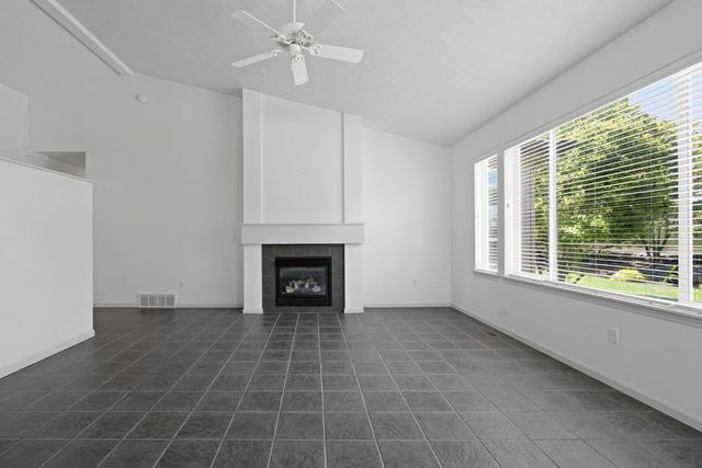 718 S Shelley Lake Ln, Spokane Valley, WA 99037
