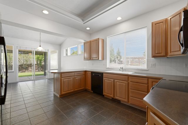 718 S Shelley Lake Ln, Spokane Valley, WA 99037