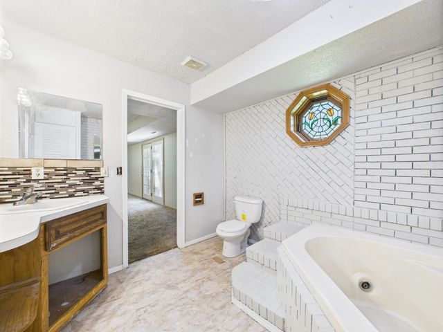 7000 W Ocieo St, Wichita, KS 67205