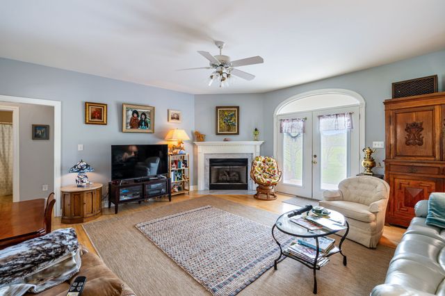 2914 Valley Creek Rd, Culleoka, TN 38451