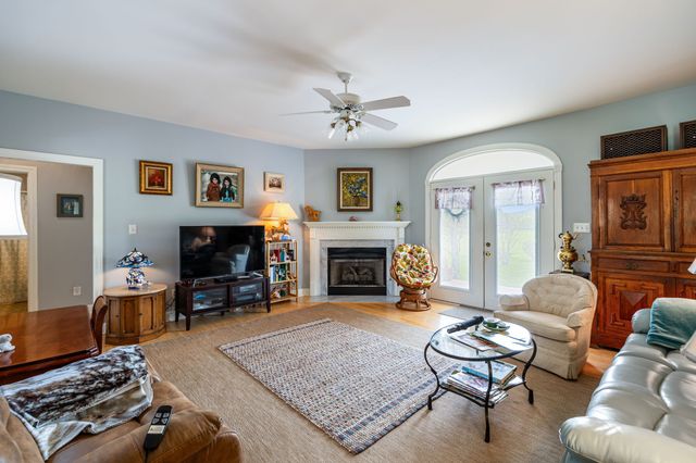 2914 Valley Creek Rd, Culleoka, TN 38451