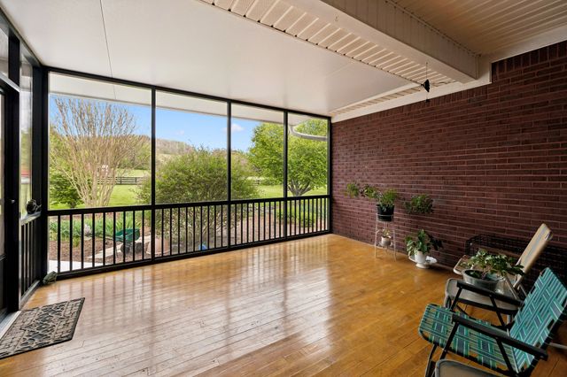 2914 Valley Creek Rd, Culleoka, TN 38451