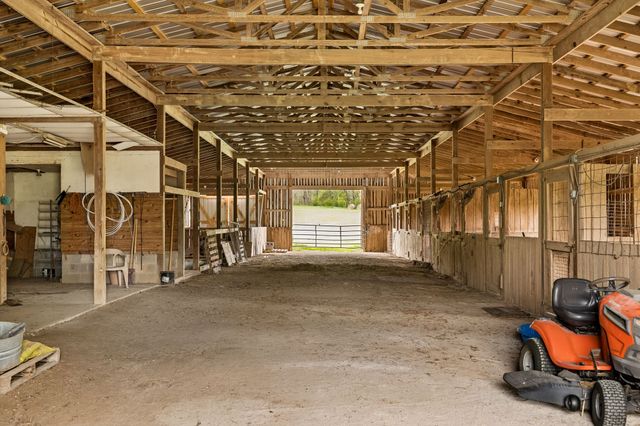 2914 Valley Creek Rd, Culleoka, TN 38451