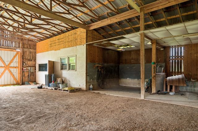 2914 Valley Creek Rd, Culleoka, TN 38451