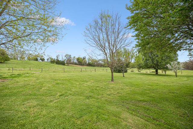 2914 Valley Creek Rd, Culleoka, TN 38451