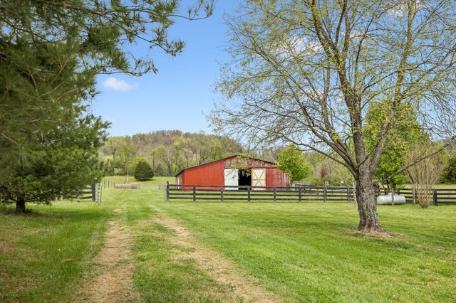 2914 Valley Creek Rd, Culleoka, TN 38451