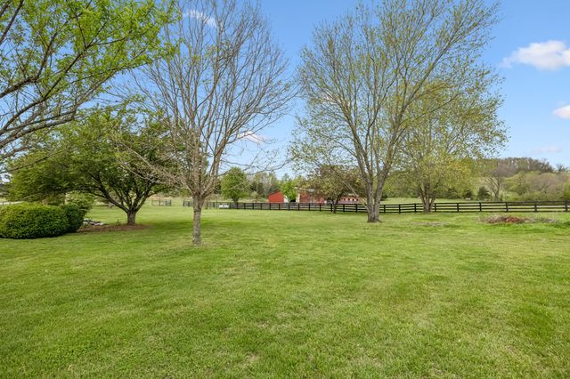 2914 Valley Creek Rd, Culleoka, TN 38451