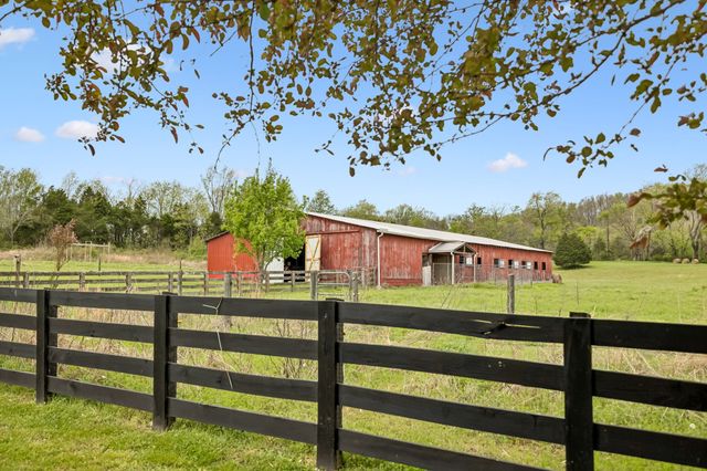 2914 Valley Creek Rd, Culleoka, TN 38451
