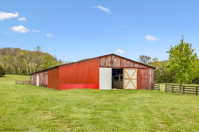 2914 Valley Creek Rd, Culleoka, TN 38451