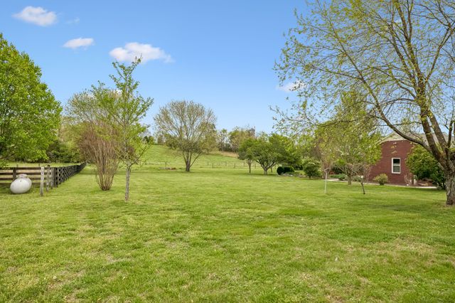 2914 Valley Creek Rd, Culleoka, TN 38451