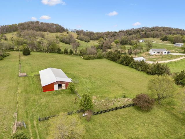 2914 Valley Creek Rd, Culleoka, TN 38451