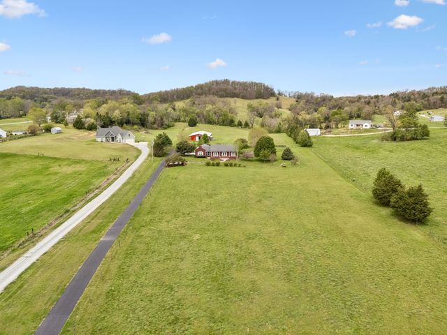 2914 Valley Creek Rd, Culleoka, TN 38451