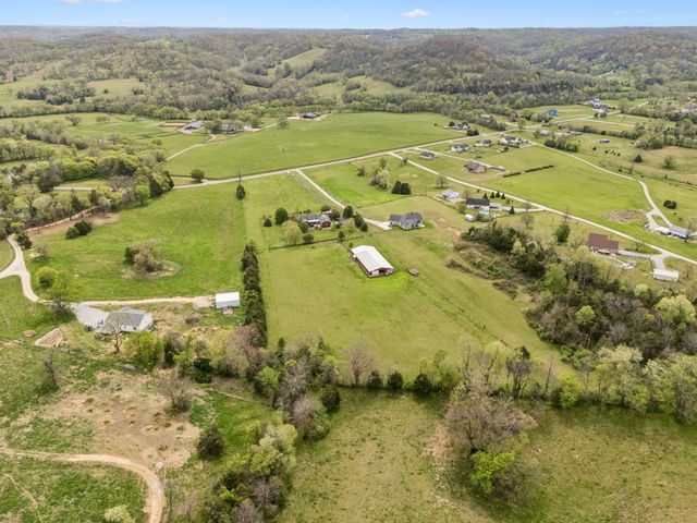 2914 Valley Creek Rd, Culleoka, TN 38451
