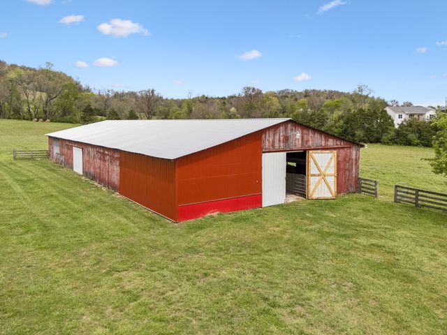 2914 Valley Creek Rd, Culleoka, TN 38451