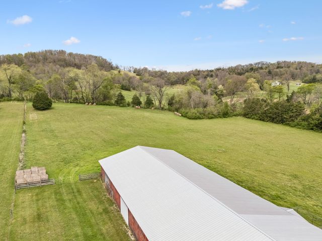 2914 Valley Creek Rd, Culleoka, TN 38451