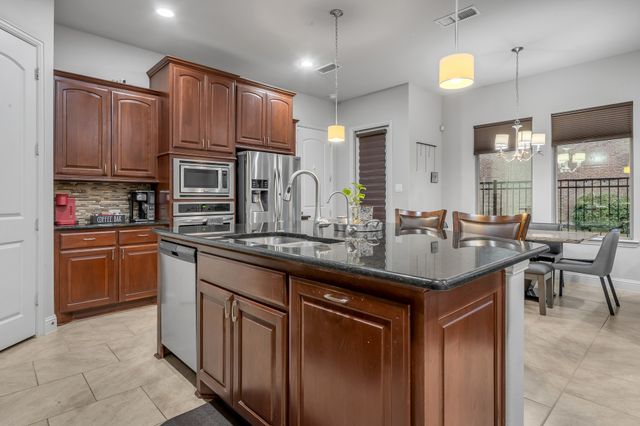 1229 Harris Hawk Way, Arlington, TX 76005